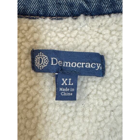 NWT Democracy XL Ombre Denim Button Up Vest with Faux Fur Lining & Slip Pockets - Picture 3 of 8